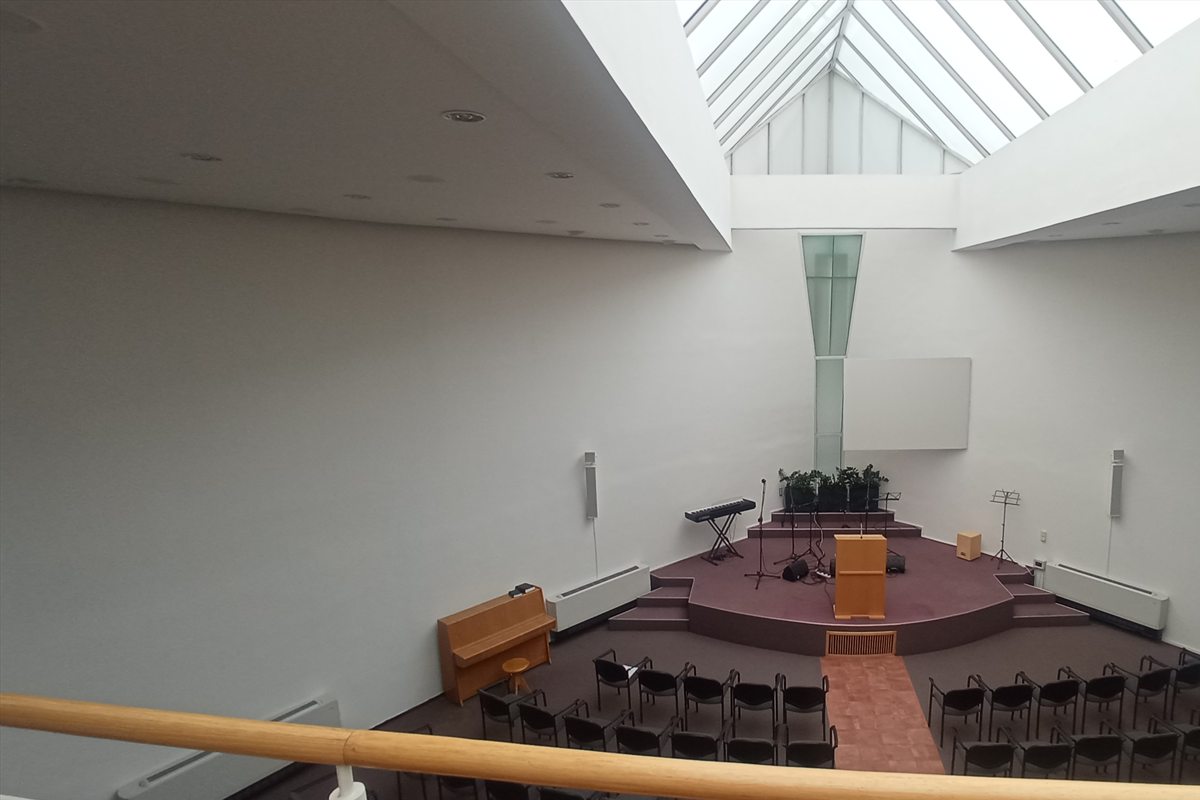 Interiér budovy se světlíkem v okrese Pardubice
